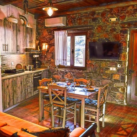 "Pefkopetro" Traditional House Keramotí Exterior photo