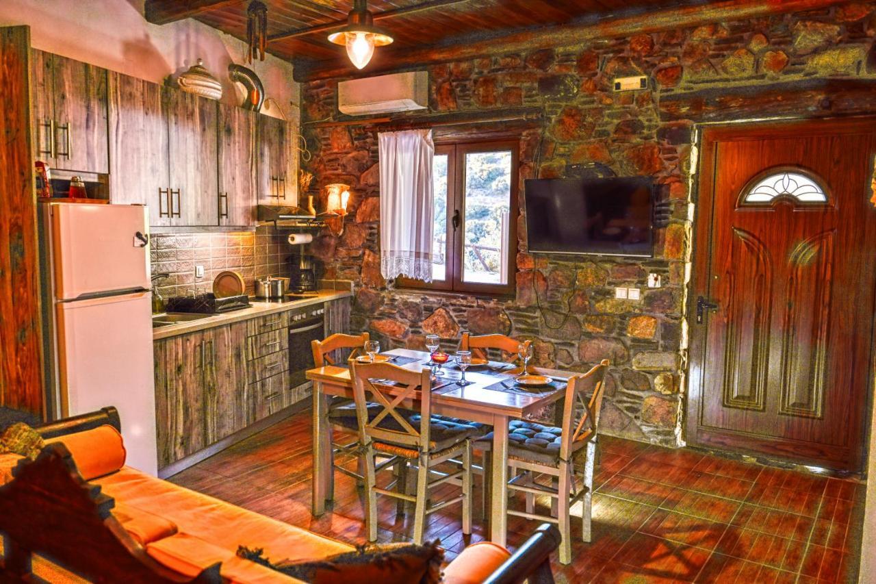 "Pefkopetro" Traditional House Keramotí Exterior photo