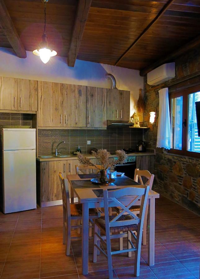 "Pefkopetro" Traditional House Keramotí Exterior photo