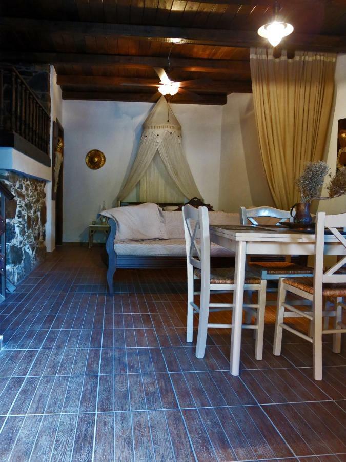 "Pefkopetro" Traditional House Keramotí Exterior photo